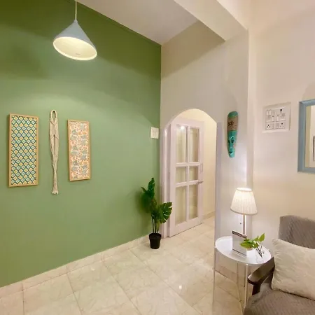 Spacious 1 Bed 2 Bath Bandra Balcony Wifi * Mumbai