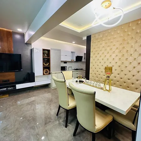 Rahul's Retreat Jacuzzi Apartment
