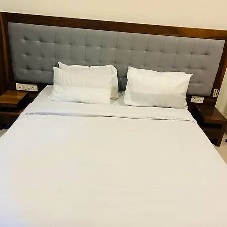2bhk Beside Hiranandini-star Homes Powai Apartment *