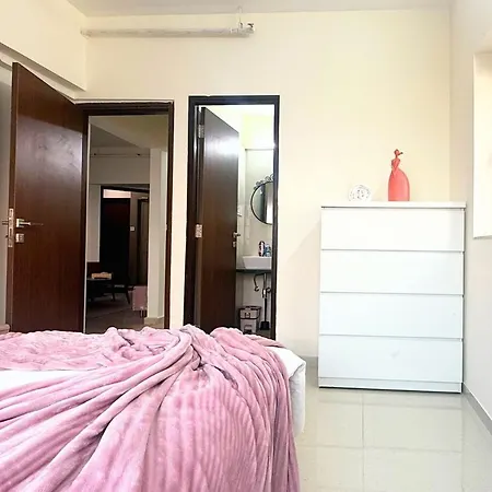 Apartment 2bhk Near Nesco With Great Views *