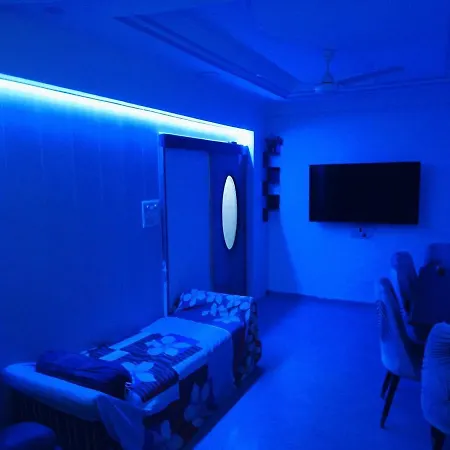 Apartment 1bhk Recliners 55 Inchs Led Netflix Near Juhu Airport Nanavati Parle