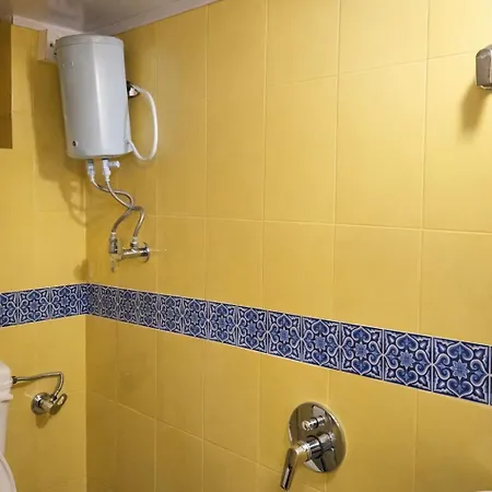 The Henrys House 1bhk Chapel Road Apartment *