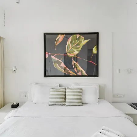 Apartment Anya 2bhk Near Bkc By Square One *