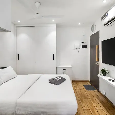 Sage - Cozy Chic Well-equipped In Bandra Apartment