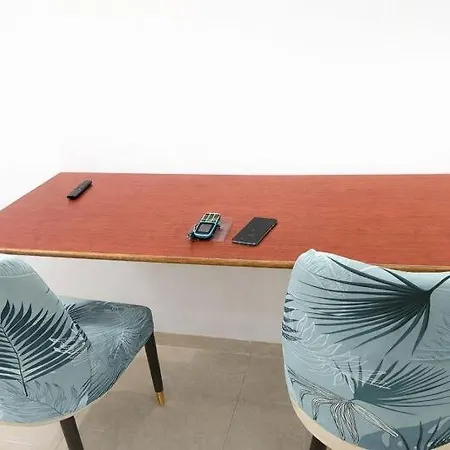 Apartment 1bhk Recliners 55 Inchs Led Netflix Near Juhu Airport Nanavati Parle