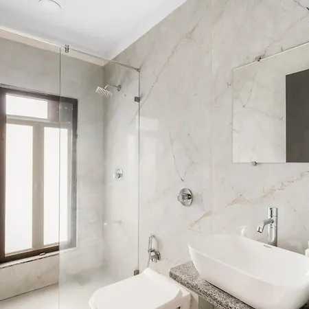 Apartment Mezzo Pvt 3bhk In Bandra By Square One