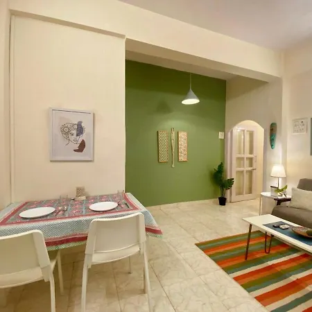 Spacious 1 Bed 2 Bath Bandra Balcony Wifi Apartment Mumbai