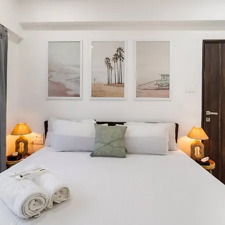 Luna: Chic Secure 1 Bhk In The Heart Of Bandra W Apartment Mumbai