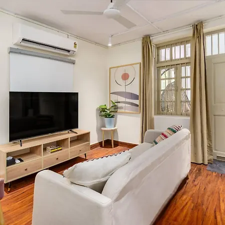 48b Stylish 1bhk Khar With Swing Apartment *