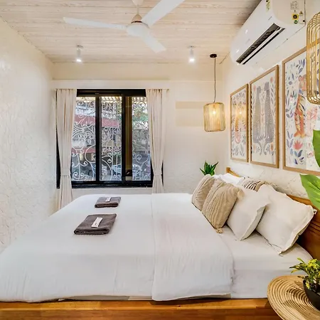 Stella 3bhk In Khar By Square One