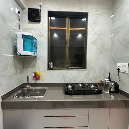 Apartment Izaara - 15 Mins From Lilavati & Nanavati Mumbai
