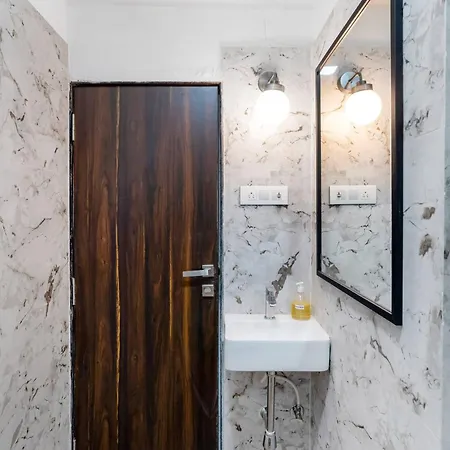 Luna: Chic Secure 1 Bhk In The Heart Of Bandra W Apartment *