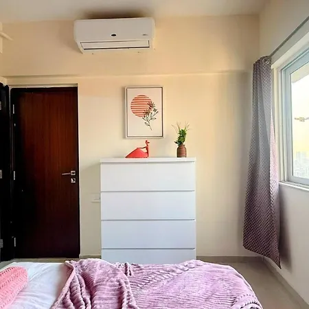 2bhk Near Nesco With Great Views *