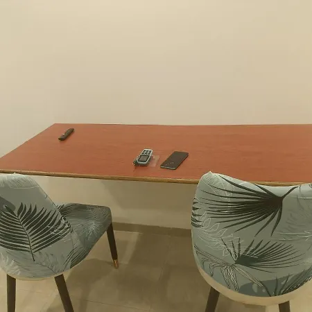 Apartment 1bhk Recliners 55 Inchs Led Netflix Near Juhu Airport Nanavati Parle