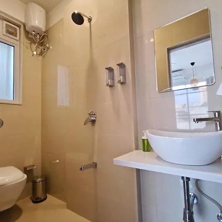Lite - Dadar West Apartment *