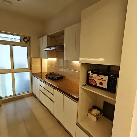 The Crest Bkc Apartment