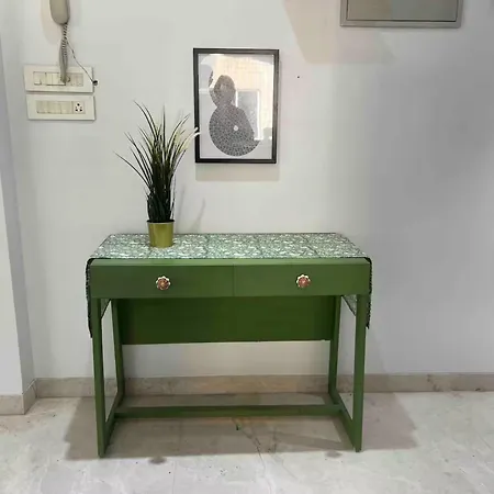 Connekthomes - Luxurious Modern Bliss In Bandra - 6br * Mumbai
