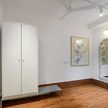 48b Stylish 1bhk Khar With Swing