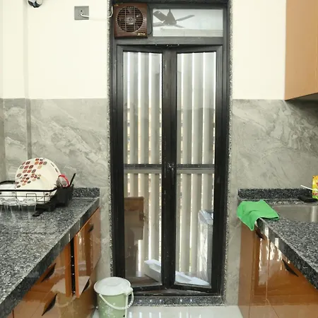 Apartment Ivy Downtown - 1 Bhk - Near Nesco And Sv Road *