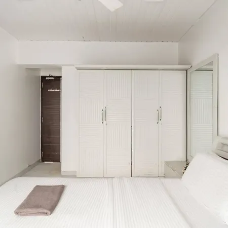Athena Elegant 2bhk In Khar Gated Connected Mumbai