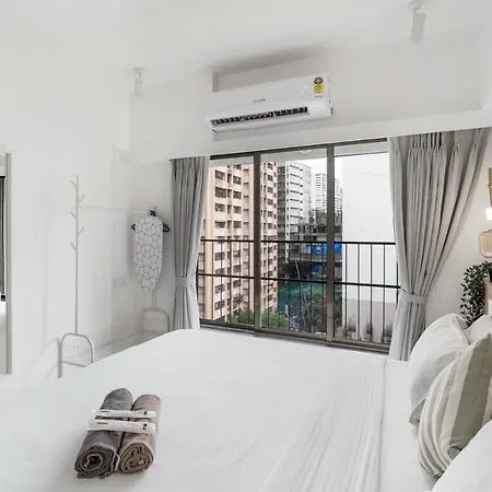 Evara 1bhk In Khar W By Square One Apartment