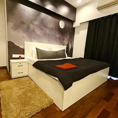 Apartment It's Black & White