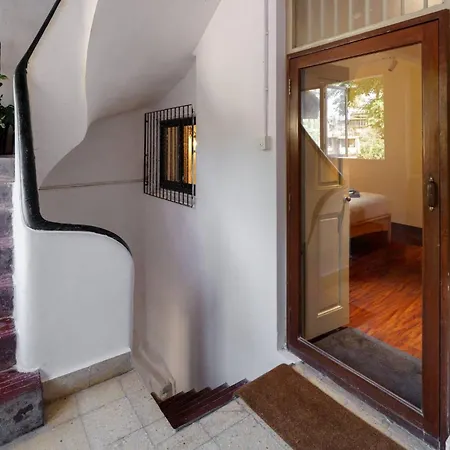 Apartment 48b Stylish 1bhk Khar With Swing