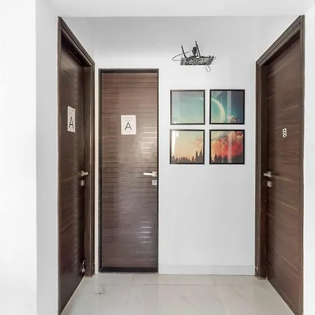Athena Elegant 2bhk In Khar Gated Connected * Mumbai
