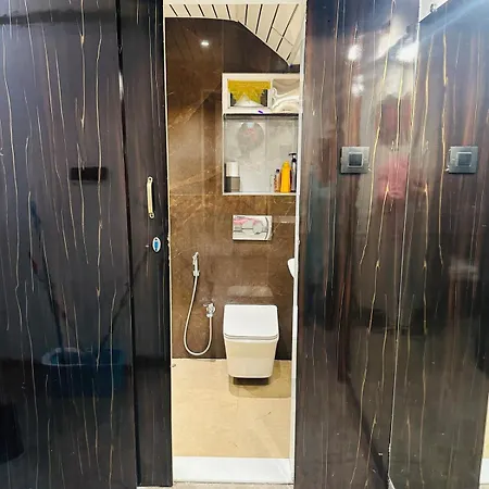 Rahul's Retreat Jacuzzi