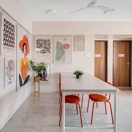 Tao Private 3bhk In Bandra Apartment *