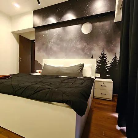 It's Black & White Apartment Mumbai