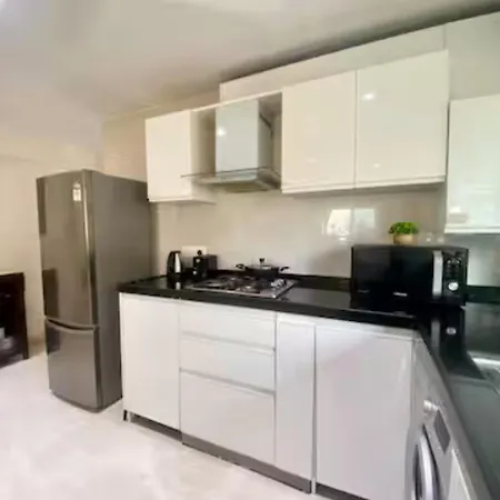Connekthomes - Luxurious Modern Bliss In Bandra - 6br Apartment *