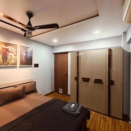 Ocean Whisper - 2 Mins From Kokilaben Hospital Apartment *