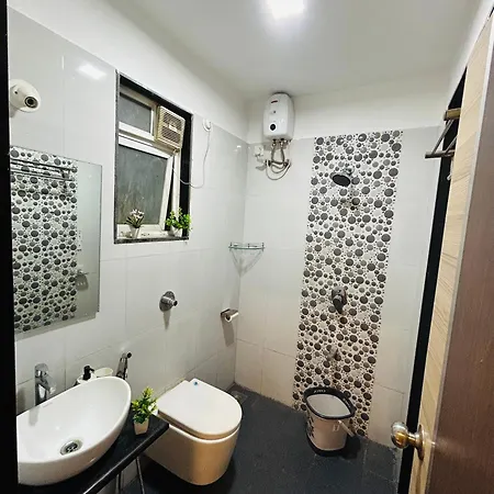Apartment 2bhk Beside Hiranandini-star Homes Powai *