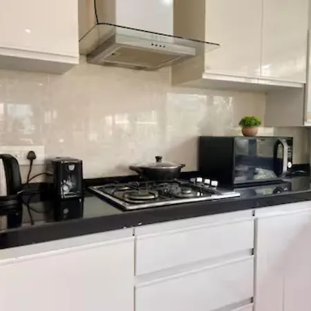 Connekthomes - Luxurious Modern Bliss In Bandra - 6br