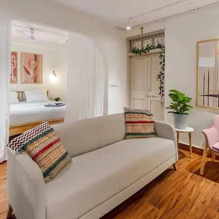 48b Stylish 1bhk Khar With Swing Apartment *