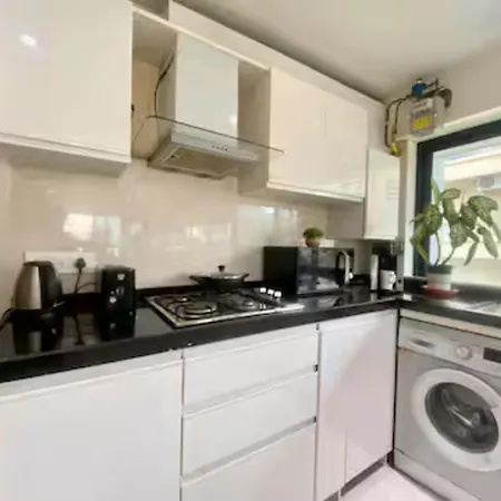 Connekthomes - Luxurious Modern Bliss In Bandra - 6br