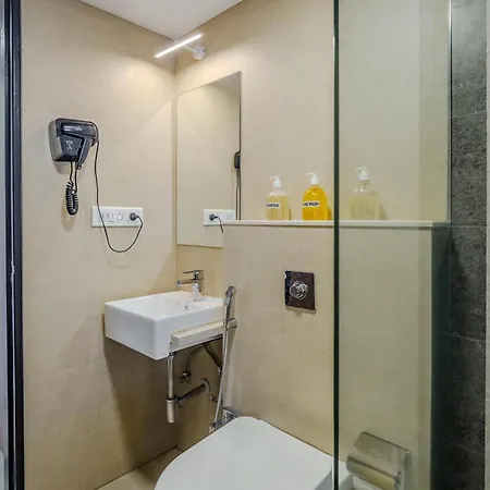 Zen Private 3Bhk In Bandra Apartment