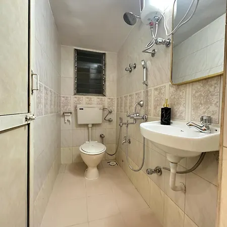 Izaara - 15 Mins From Lilavati & Nanavati Apartment *