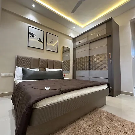 Izaara - 15 Mins From Lilavati & Nanavati Apartment *