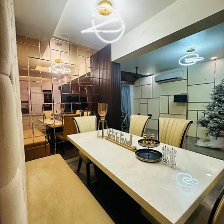 Rahul's Retreat Jacuzzi Apartment *