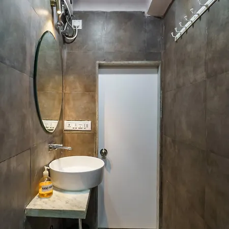 48b Stylish 1bhk Khar With Swing *