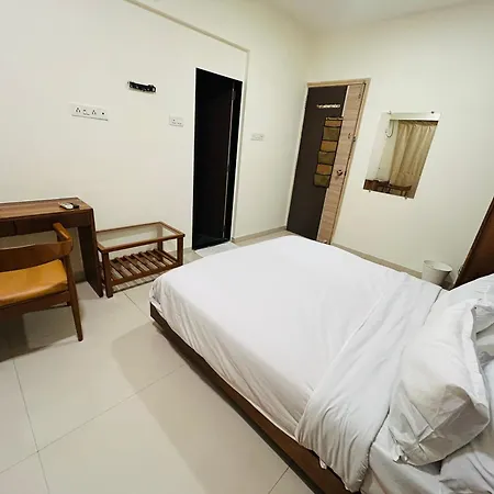 Apartment 3bhk Near Hiranandini Powai -star Homes