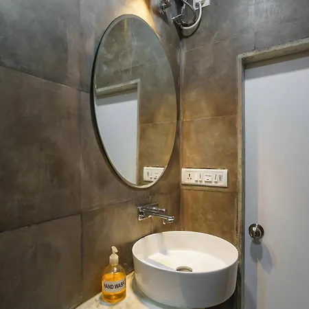48b Stylish 1bhk Khar With Swing * Mumbai