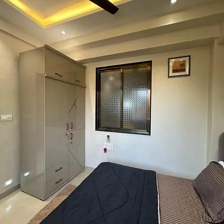 Enchante - 15 Mins From Lilavati & Nanavati Apartment
