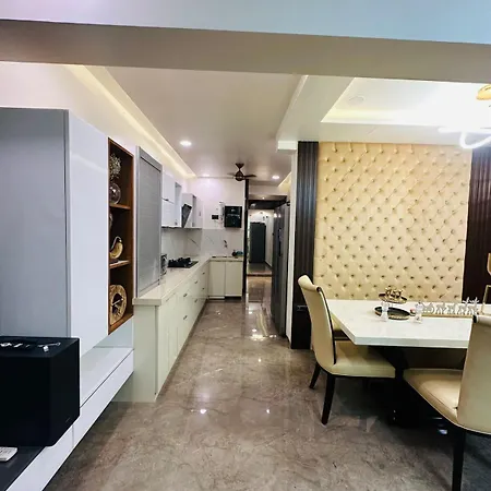 Rahul's Retreat Jacuzzi