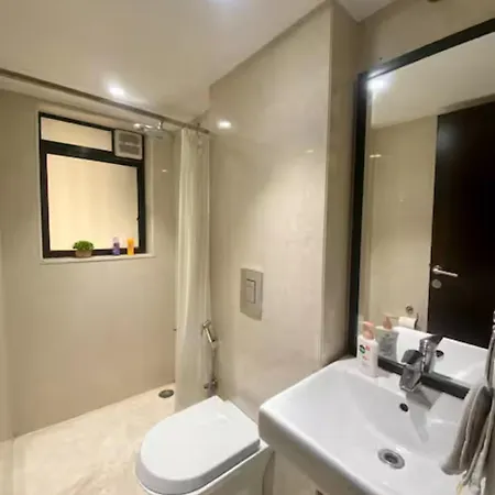 Connekthomes - Luxurious Modern Bliss In Bandra - 6br Apartment *