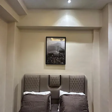 Enchante - 15 Mins From Lilavati & Nanavati