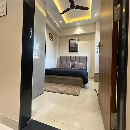 Enchante - 15 Mins From Lilavati & Nanavati Mumbai