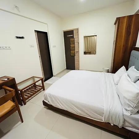 2bhk Beside Hiranandini-star Homes Powai Apartment